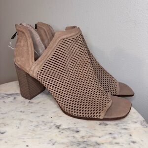 Vince Camuto Katrina Booties Size 13 M
Leather Heels tan shoes